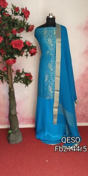 Very elegant pure brocket silk suit in beautiful colour